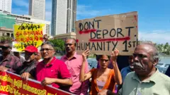 මුලතිව් ගුවන් හමුදා කඳවුරු රැඳවුම් මධ්‍යස්ථානයේ රඳවා සිටින රෝහින්ග්‍යා සරණගතයින් මෙරටින් පිටුවහල් නොකරන ලෙස ඉල්ලා අද (ජනවාරි 10) කොළඹදී විරෝධතාවක් පැවැත්වුණි. 