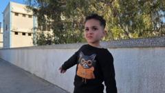 "ليش رجعنا؟" صرخة طفل أمام حمامٍ بلا أبواب، بعد عودته مع عائلته إلى غزة