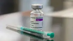 AstraZeneca aşısının güvenli olduğunda ısrarlı, vakaların normal düzeyin bile altında olduğunu söylüyor