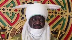 Sarkin Kano na murna biyu yayin bikin ba da sandar Girma