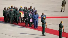 Mwili wa Mugabe ukiwasili