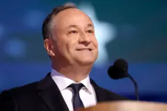 داگ امهوف نحوه آشنایی با کامالا هریس را بازگو کرد