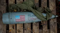 Українським військовим на фронті бракує снарядів