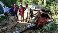 இலங்கை சுற்றுலா சென்று சிக்கிய 29 பேர் சென்னை திரும்பியது எப்படி?