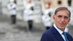 Senato Başkanı Ignazio La Russa'nın sabah bir anmaya katıldıktan sonra Prag'a gitmesi eleştiri konusu oldu