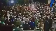 مردان، مشتعل ہجوم