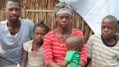Uyu mugabo n'umugore bavuga ko bahunze icyaro cyabo nyuma yuko umwana wabo w'umuhungu mukuru aciwe umutwe n'intagondwa ziyitirira Islam