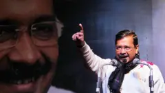வென்றது ஆம் ஆத்மி: சாமான்ய தோற்றம், மோதியுடன் மோதல் - யார் இந்த அரவிந்த் கேஜ்ரிவால்?