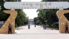 နှောင့်ယှက်ခံရသူတွေထဲမှာ တက္ကသိုလ်ကျောင်းသူတွေပါသလို ကျောင်းသား ၂ဦးလည်း ဓါးနဲ့ထိုးခံခဲ့ရ