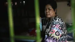 अपने घर में पंतीरा पंतीरा सुट्ठी