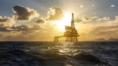 حقل نفط بحري