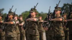 Тугие пучки можно будет заменить на длинные хвостики