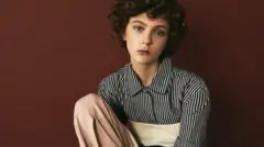 Анфиса Чехова қалыңдық көйлегін киген жалаңаш Viki.ru тамаша порно.