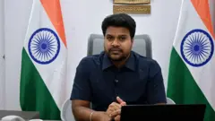 कोनासीमा के ज़िला कलेक्टर महेश कुमार