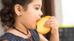 भारतामध्ये आंब्याच्या सुमारे 1 हजार जाती आढळतात.