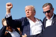 Donald Trump blessé lors d'une fusillade lors d'un meeting de campagne à Butler (Pennsylvanie)