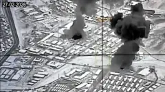 Columnas de humo en puntos de Kabul vistas un video de vigilancia aérea