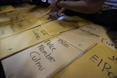 Carpetas con actas de escrutinio