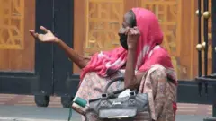 பிச்சை எடுத்தாலும், கொடுத்தாலும் தண்டனை - இலங்கை போலீஸ்