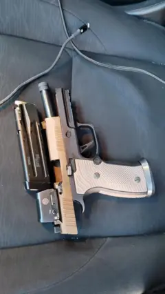 Arma que o homem morto a tiros em Minneapolis portava, segundo o Departamento de Segurança Nacional dos Estados Unidos