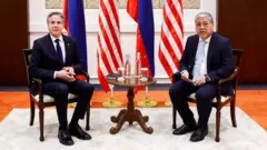 دیدار آنتونی بلینکن، وزیر خارجه آمریکا با همتای فلیپینی در زمان بالا گرفتن تنش‌ها میان چین و فیلیپین