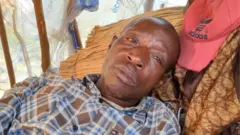 Ọkunrin ti omi gbe awọn ọmọ rẹ lọ