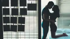 一對男女在臥室內擁抱(設計圖片)