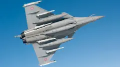 Fransa iki Rafael savaş uçağını geçici olarak Girit Adası'na konuşlandı