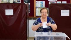 Kıbrıs Türkleri liderini seçiyor: Başı çeken adaylardan Tatar iki devleti, Erhürman federasyonu savunuyor