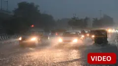 டெல்லியில் கொட்டித் தீர்த்த கனமழை  