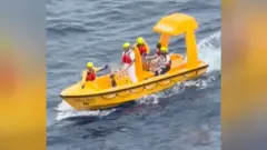 Devojčica upala u okean, otac skočio s broda da je spase, izvukao ih zuti camac