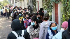 खोप केन्द्रमा भीड