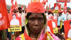 शेतकरी लॉंग मोर्चा