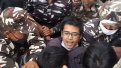 आइसा कार्यकर्ताओं का विरोध प्रदर्शन