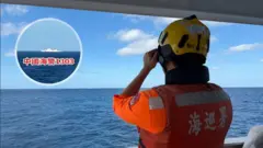 Сотрудники тайваньской береговой охраны следят за передвижениями китайской береговой охраны и Народно-освободительной армии Китая, которые проводят учения в Тайваньском проливе, окружив Тайвань. 29 декабря 2025 года