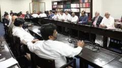 පාර්ලිමේන්තුවේ පොදු ව්‍යාපාර පිළිබඳ කාරක සභාවේ (කෝප් කමිටුවේ) සභාපති ධූරය සඳහා පාර්ලිමේන්තු මන්ත්‍රී රෝහිත අබේගුණවර්ධන පත් වීමත් සමග එම කමිටුවේ සාමාජිකයින් බොහෝ දෙනෙක් දිගින් දිගට ම ඉල්ලා අස්වෙමින් සිටිති.
