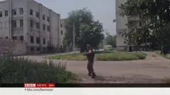 ဆာဗရော့ဒေါညက်စ်ထဲမှာ အရပ်ပြည်သူတွေ ပိတ်မိနေကြ