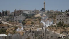 Disparos de balas de gas en una ciudad en Cisjordania