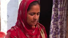 मृतक किसान की पत्नी