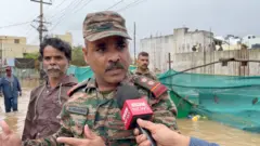 மீட்புப் பணியில் 4 படகுகள்