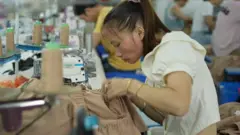 بي بي سي تحدثت مع عمال المصانع في حي بانيو في غوانتشو، الذي يطلق عليه "قرية شي إن".