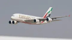 एमिरेट्सको विमान