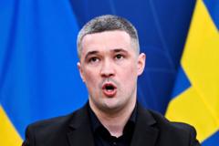 Ишдан олинган Украина мудофаа вазири энди сайлов ўтказилишига чақирмоқда. У Зеленскийнинг ўрнига кўз тикяптими?