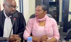 Béatrice Munyenyezi ari mu rukiko muri uyu mwaka arimo kuganira n'umwunganizi we mu mategeko Me Félécien Gashema