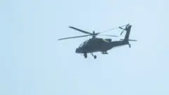 Bir Apache helikopterine ait arşiv görüntüsü.