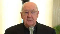 El cardenal Kevin Farrell 