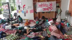 আমরণ অনশনে কুয়েটের শিক্ষার্থীরা