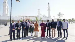 একটি প্রতিনিধি দলের সাথে সৌদি আরব সফর করেছেন ভারতীয় মন্ত্রী স্মৃতি ইরানি। 