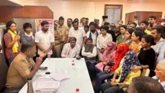 आंदोलकांनी पोलीस आयुक्त कार्यालयाच्या सुरक्षिततेला धोका निर्माण केला, सार्वजनिक शांतता बिघडवली आणि दंगाभिमुख परिस्थिती निर्माण केली, असा आरोप केला आहे.