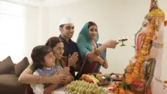 गणपती बाप्पांच्या आरतीच्या वेळी सॅनिटायझर वापरणं खरंच धोक्याचं आहे का?
